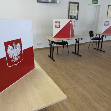 Wybory 2025. W Ostrołęce i regionie frekwencja na godz. 17:00 wyższa jak 2 tygodnie temu