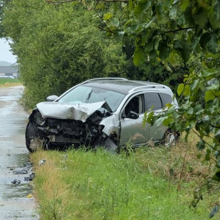 Wypadek między Zabielem a Ołdakami. Kierowca zostawił pasażerkę i uciekł! [ZDJĘCIA]