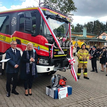 Podwójny jubileusz i nowy wóz strażacki. Huczne obchody Dnia Strażaka w Czarni [ZDJĘCIA]