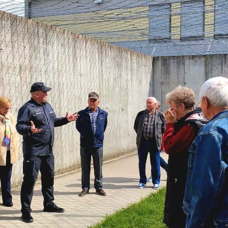 Seniorzy za kratami! Niezwykła wizyta w zakładzie karnym otworzyła oczy na więzienną rzeczywistość