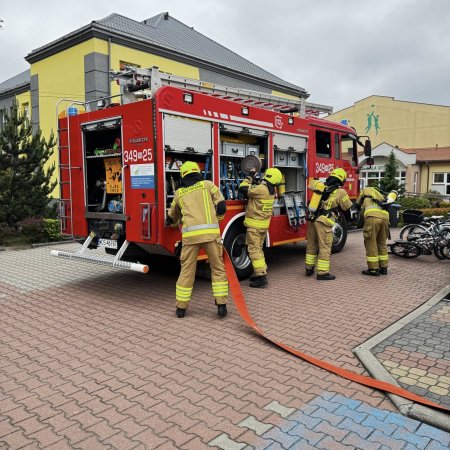 Strażacy na akcji w szkole! Wszystkie jednostki z gminy [ZDJĘCIA] 