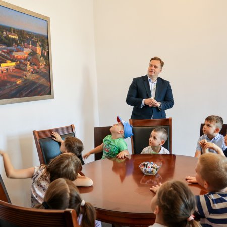 Mali obywatele w Urzędzie Miasta. Przedszkolaki poznawały tajniki samorządu