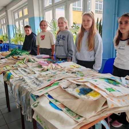 Zbierali na zieleń szkolną! Sukces kiermaszu eko toreb