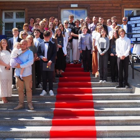 Uczniowie docenieni za wyjątkowe osiągnięcia – gala nagród wójta Gminy Olszewo-Borki [ZDJĘCIA]