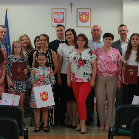 Najzdolniejsi uczniowie uhonorowani – uroczysta gala w Gminie Rzekuń [ZDJĘCIA]