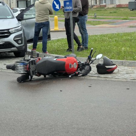Wypadek na rondzie Królowej Bony [ZDJĘCIA]