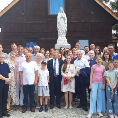 Pielgrzymi z pięciu powiatów uczestniczyli w nabożeństwie w Zuzeli - rodzinnej miejscowości kard. Wyszyńskiego