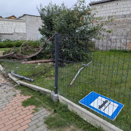 Szaleńczy rajd 18-latka w Ostrołęce. O krok od tragedii przy przedszkolu [ZDJĘCIA]