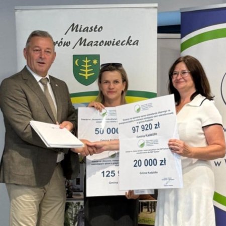Prawie 300 tysięcy złotych dla gminy Kadzidło. Podpisano umowy na dofinansowanie inwestycji