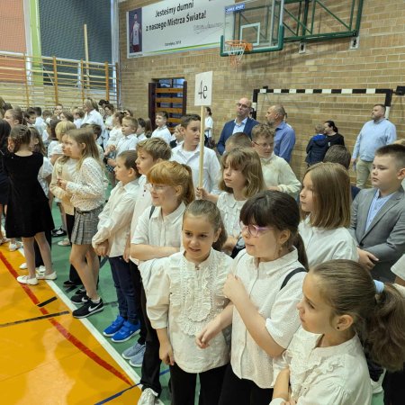 Nowy rok szkolny rozpoczęty. Uczniowie wracają do ławek [ZDJĘCIA]
