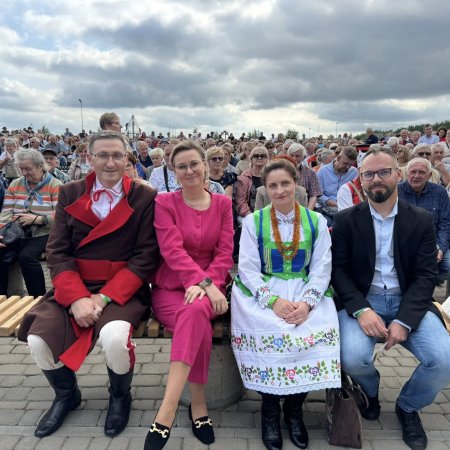 Minister Adriana Porowska zachwyciła się kurpiowską tradycją na Miodobraniu