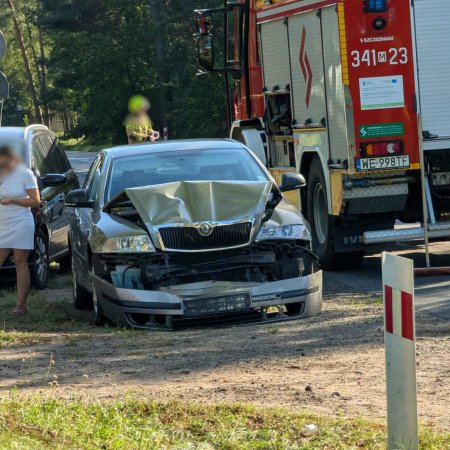 Karambol na DK53. Cztery auta zderzyły się w Wydmusach [ZDJĘCIA]