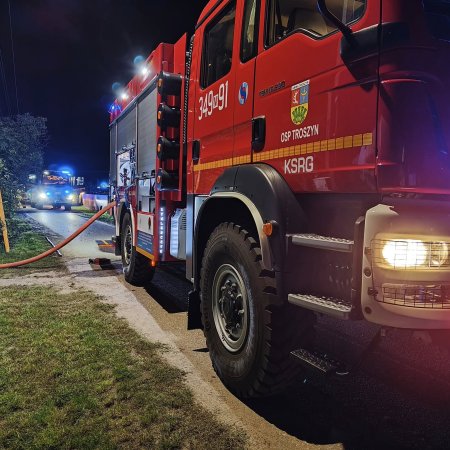 Pożar w gminie Troszyn. Spłonął budynek gospodarczy [ZDJĘCIA]