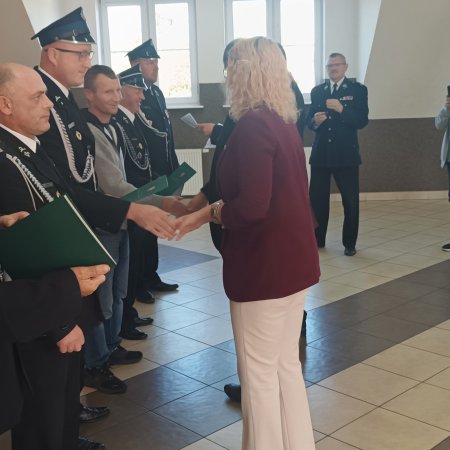 Lepsze wyposażenie, większe bezpieczeństwo. Strażacy z gminy Kadzidło z nowymi mundurami&nbsp;&nbsp;[ZDJĘCIA]