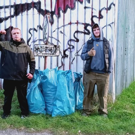 Wspólna akcja wędkarzy i ekologów. Brzeg Narwi lśni czystością!