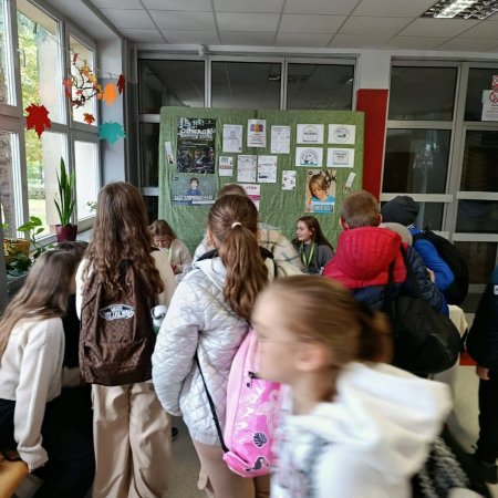 Uśmiech ma moc: szkolna akcja zakończyła tydzień przeciwdziałania przemocy rówieśniczej w SP nr 5!