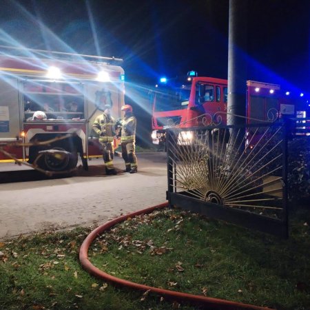 Chwile grozy w Kadzidle. Wyciek gazu w budynku mieszkalnym, na miejscu 4 zastępy straży [ZDJĘCIA]