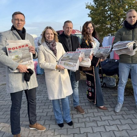 "Polska ziemia". Poseł Grabowski rozdawał gazetki na targowisku