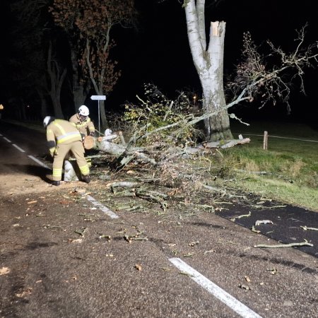 Niespokojna noc. Strażacy wyjeżdżali raz po raz