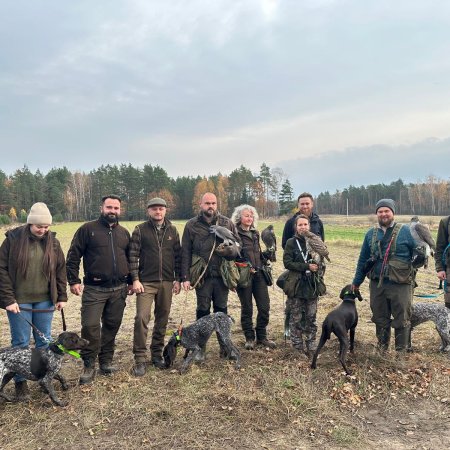 Polowanie z ptakami łowczymi po raz pierwszy w historii okręgu PZŁ Ostrołęka. "Chwal Ćwik!"