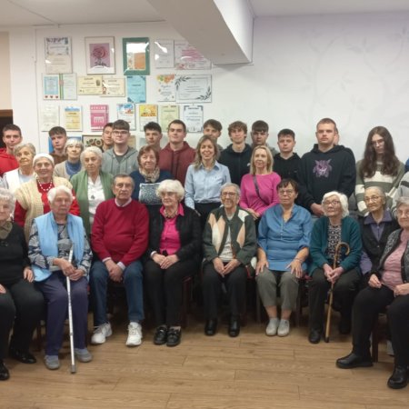 Międzypokoleniowy quiz „Niech żyje Niepodległa!” - seniorzy i uczniowie z „Metalówki” wspólnie świętują [ZDJĘCIA]