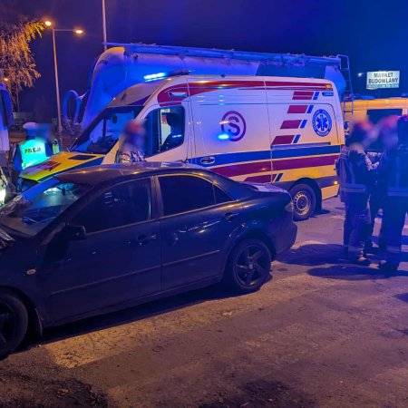 Wypadek na Wojciechowicach: Zderzenie ciężarówki z osobówką na Kołobrzeskiej [ZDJĘCIA]