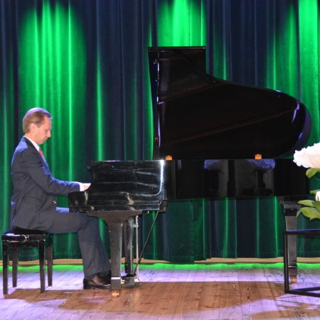 Magia Chopina w Kadzidle. Niezwykły koncert Radosława Sobczaka w Centrum Kultury Kurpiowskiej [ZDJĘCIA]