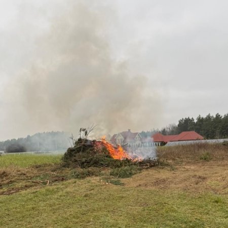 Strażacy ruszyli do akcji! Paliło się w Chrostowie