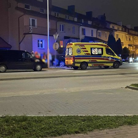 Dramatyczna walka o życie na ulicy Korczaka. Nie żyje starszy mężczyzna