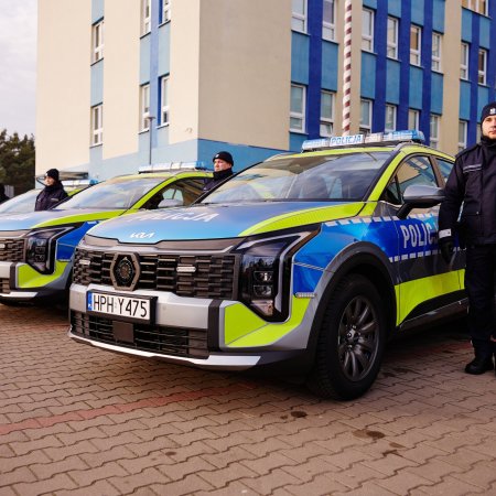 Nowe radiowozy dla ostrołęckiej policji. Flota powiększyła się o sześć pojazdów [ZDJĘCIA, WIDEO]
