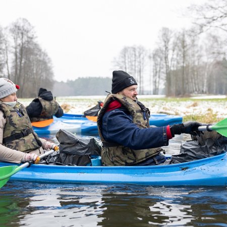Czysta Omulew: Sukces mimo zimy. Wolontariusze zebrali blisko 1000 litrów odpadów [ZDJĘCIA]