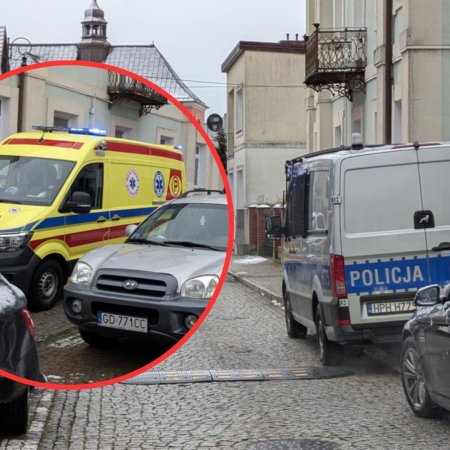 Dramatyczne chwile w Ostrołęce. Wnuk zobaczył leżącego dziadka przez okno – strażacy ruszyli na ratunek [ZDJĘCIA]