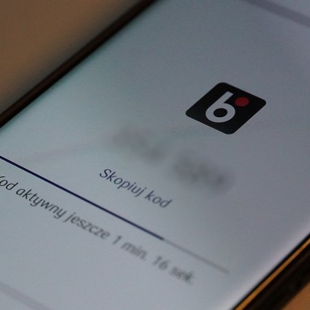 49-latek przekazał kody BLIK oszustowi. Z konta zniknęło 5 tysięcy złotych