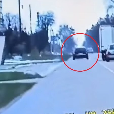 Niebezpieczna jazda przerwana przez policję! Kierowca drogo za to zapłacił [WIDEO]