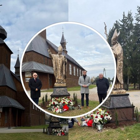 Powstał piękny pomnik Jana Pawła II. Poseł Grabowski zapalił znicz