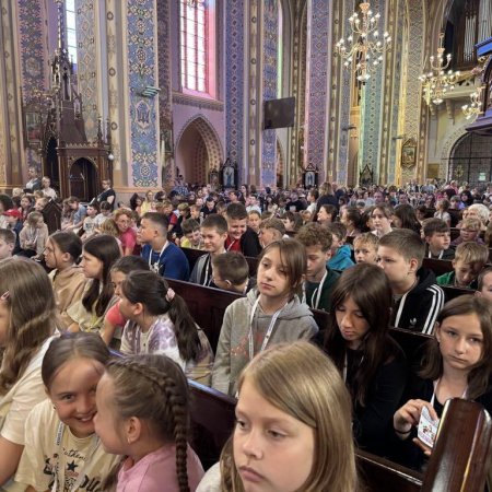 Dwa tysiące dzieci, jeden wielki uśmiech! Myszyniec stolicą diecezjalnej radości [ZDJĘCIA]