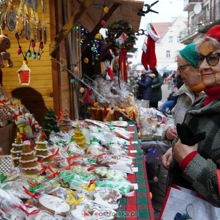 Kurpiowski Jarmark Bożonarodzeniowy 2025 w Ostrołęce. Kiedy pojawi się Mikołaj? [WIDEO, ZDJĘCIA]