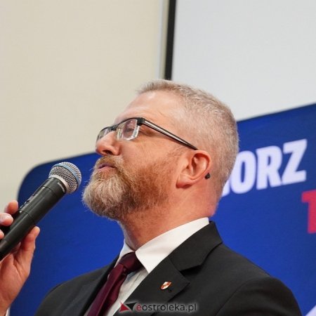 Braun spalił flagę UE. Mówił o Ostrołęce [WIDEO]