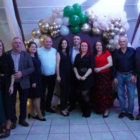 Potańcówka jak za dawnych lat i... sto lat dla wójta Grali! Seniorzy rozgrzali parkiet w Zabielu [ZDJĘCIA, WIDEO]