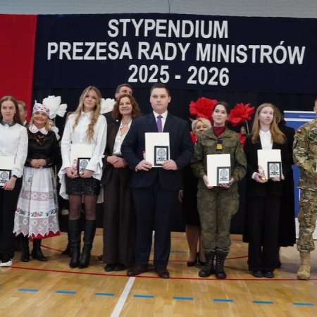 Najlepsi uczniowie wyróżnieni! Uroczyste wręczenie stypendiów Prezesa Rady Ministrów w Myszyńcu [WIDEO, ZDJĘCIA]