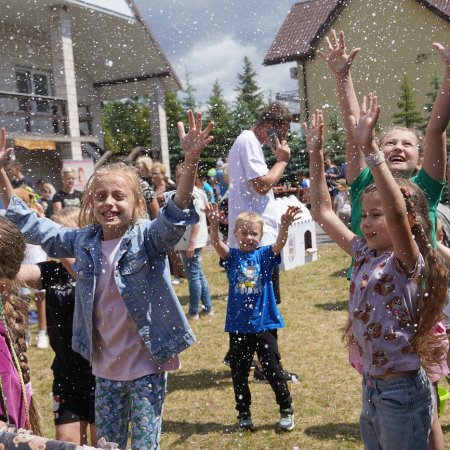Piknik Rodzinny w Nowej Wsi: Edukacja i Rozrywka [WIDEO, ZDJĘCIA]