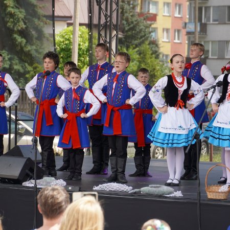 Parady, koncerty i barwne tańce: Za nami Festiwal "Kurpiowskie spotkania z folklorem" [WIDEO, ZDJĘCIA]