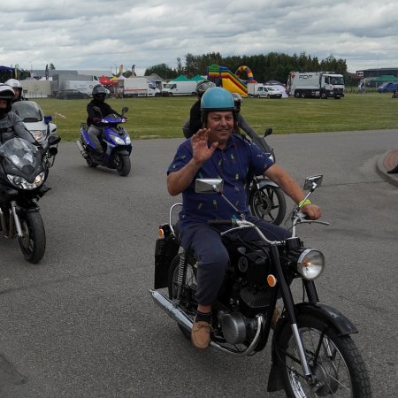 Oldtimer 2025: Parada ulicami Rzekunia [WIDEO, ZDJĘCIA]