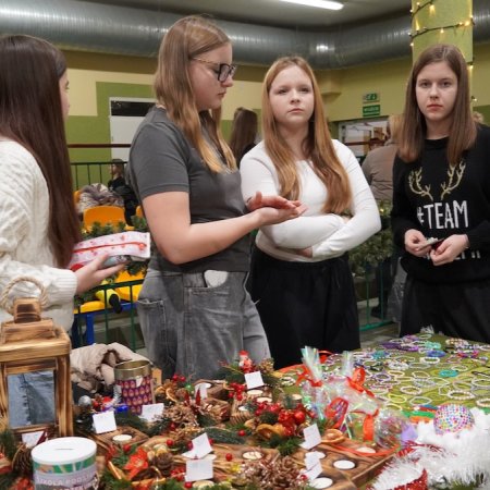 III szkolny kiermasz bożonarodzeniowy "Gramy dla Liliany" w Rzekuniu [ZDJĘCIA, WIDEO]