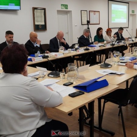 Ostrołęka wspiera naukę i seniorów: Radni jednogłośnie za przystąpieniem do dwóch stowarzyszeń [ZDJĘCIA]