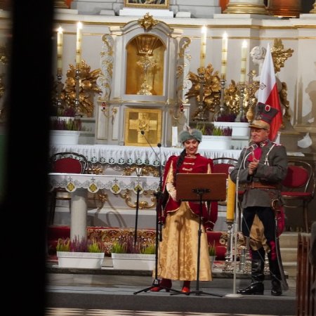 Wspólne śpiewanie i duma narodowa. Rzekuń uczcił 107. rocznicę odzyskania niepodległości [ZDJĘCIA, WIDEO]