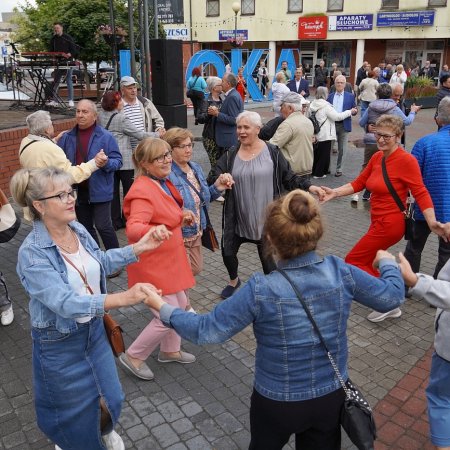 Kapryśna pogoda im niestraszna! Potańcówka na Placu Wolności [WIDEO, ZDJĘCIA]