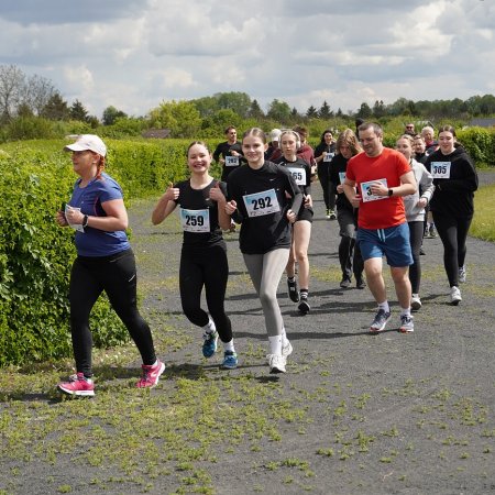 Kilometry Dobra: Bieg w Ostrołęce na rzecz odbudowy hali sportowej w Głuchołazach
