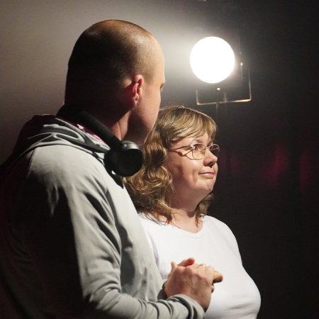 Groza w Klubie Oczko: „Gospodarstwo Grobowiec” porwało publiczność Ostrołęckiej Wiosny Teatralnej [ZDJĘCIA]