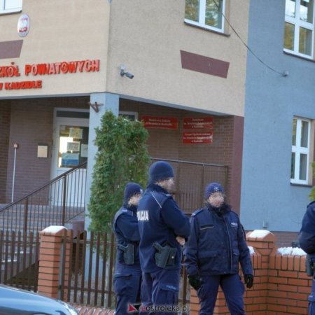 Proces w sprawie ataku nożem w szkole w Kadzidle. Sąd odtworzył szokujące nagranie